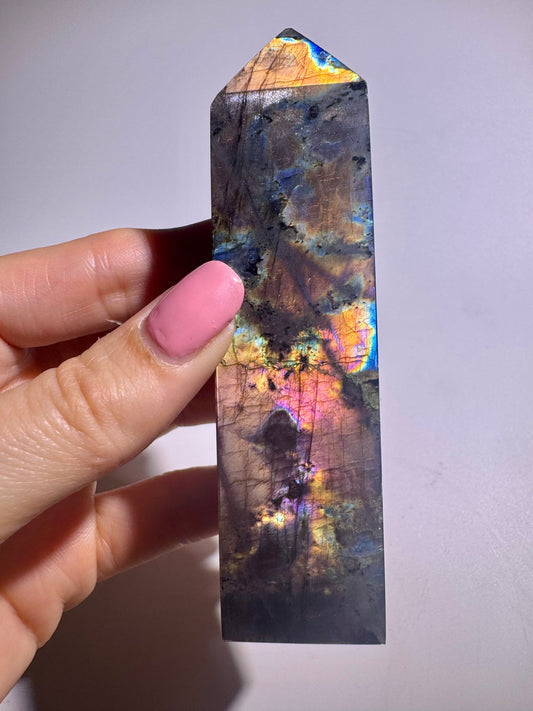  Labradorit Spitze 10,5 cm – 138 g mit Regenbogenfarben – Schimmernder Edelstein mit magischem Farbspiel