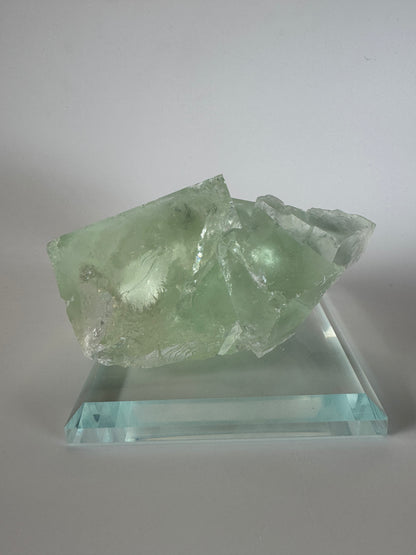 Klarer Glas-Fluorit Kristall – 9.7 cm, 353 g, Edelsteinqualität