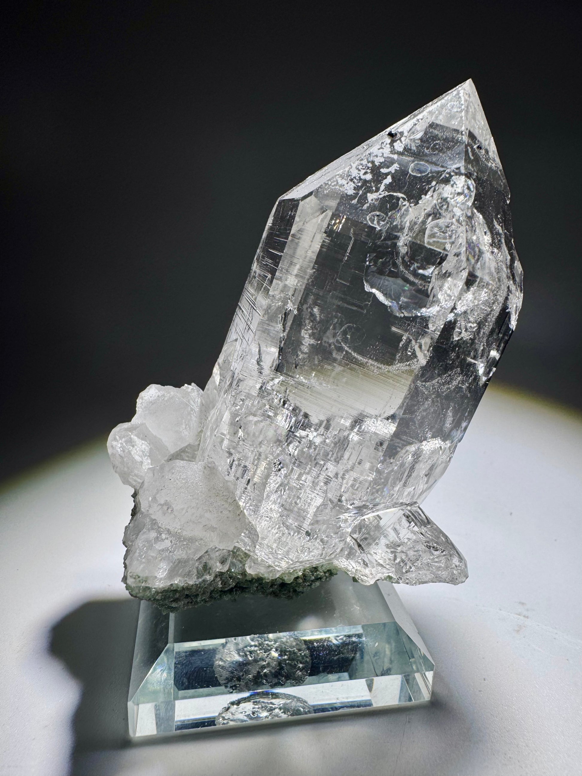 Klarer Himalaya Kristall mit Chlorit 💚 aus Nepal • 8 cm • 146 g