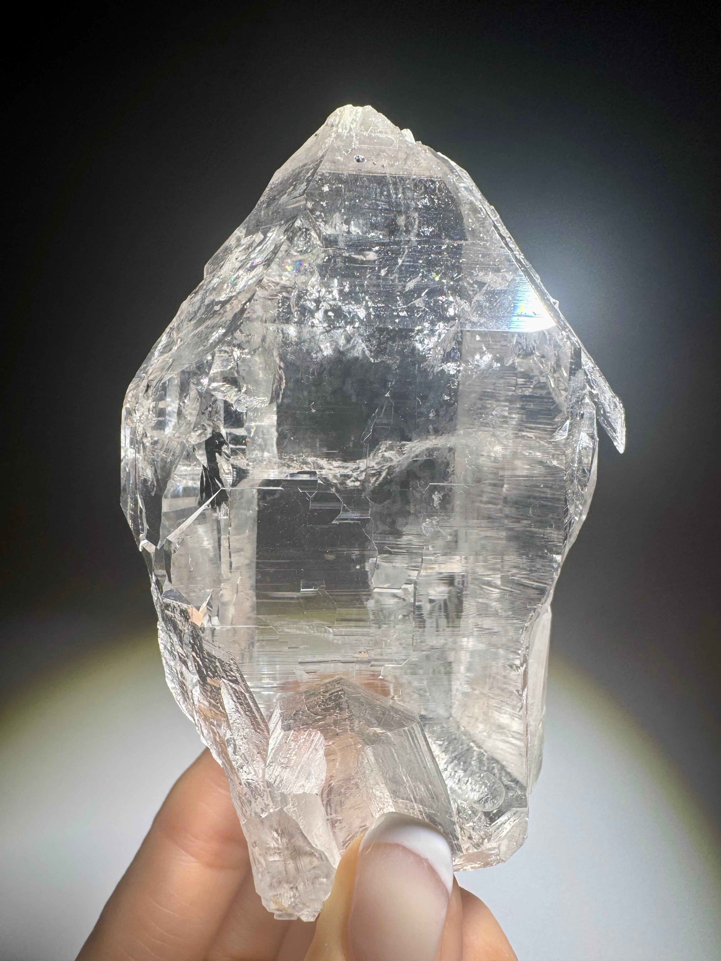 Klarer Kristall 334 g mit Museumsqualität aus dem Himalaya