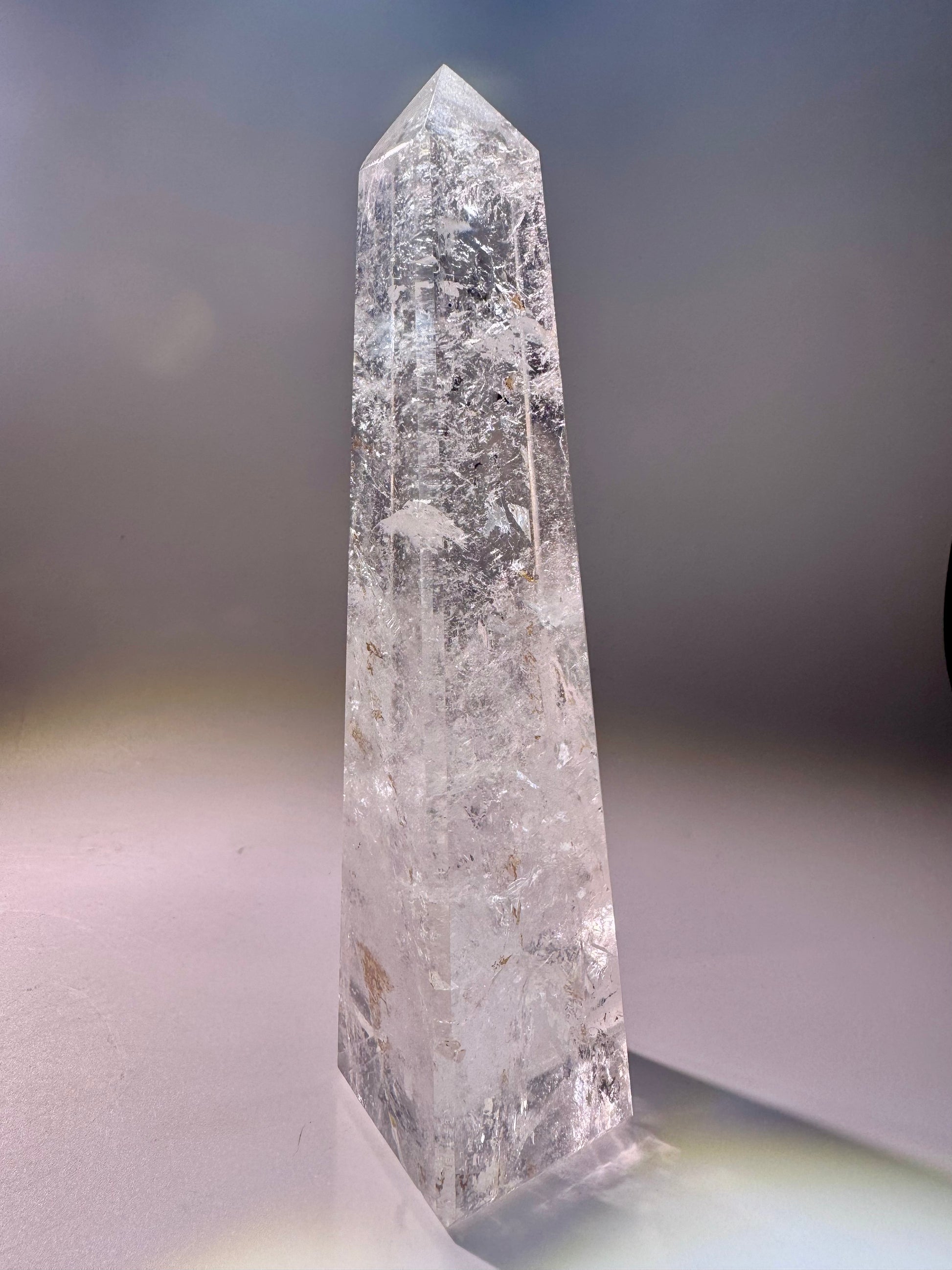 Klarer Obelisk aus Bergkristall – 17 cm grosses Einzelstück, ideal zur Raumreinigung & Energiearbeit