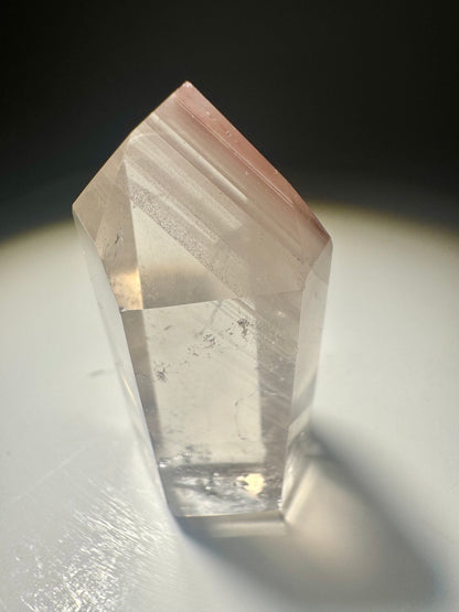 Klarer Pink Lithium Kristall mit innerem Farbspiel