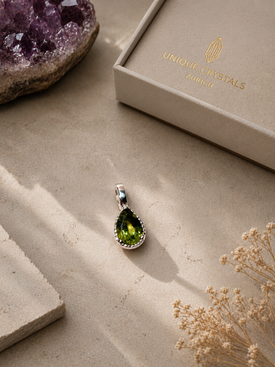 Kleiner Peridot Edelsteinanhänger 1.2 cm aus 925 Silber