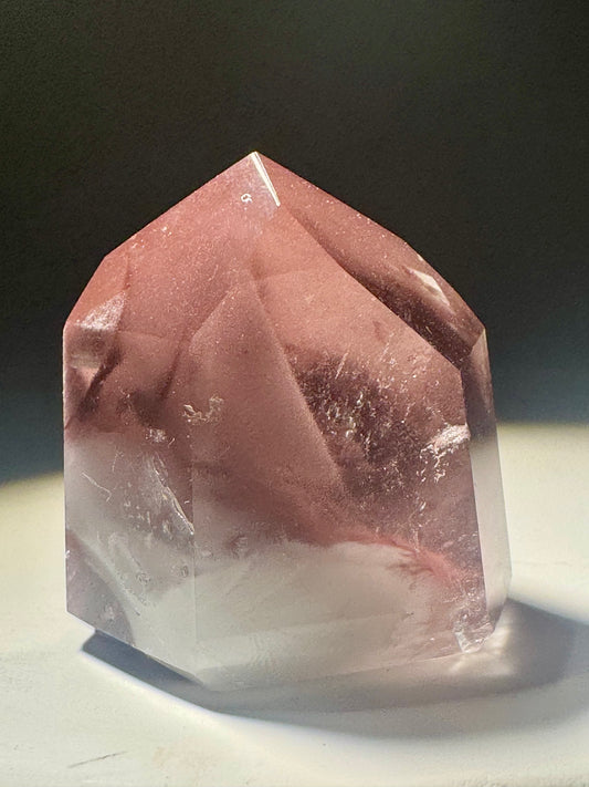 Kleiner Pink Lithium Kristall mit zarten Phantomen, 3.1 cm