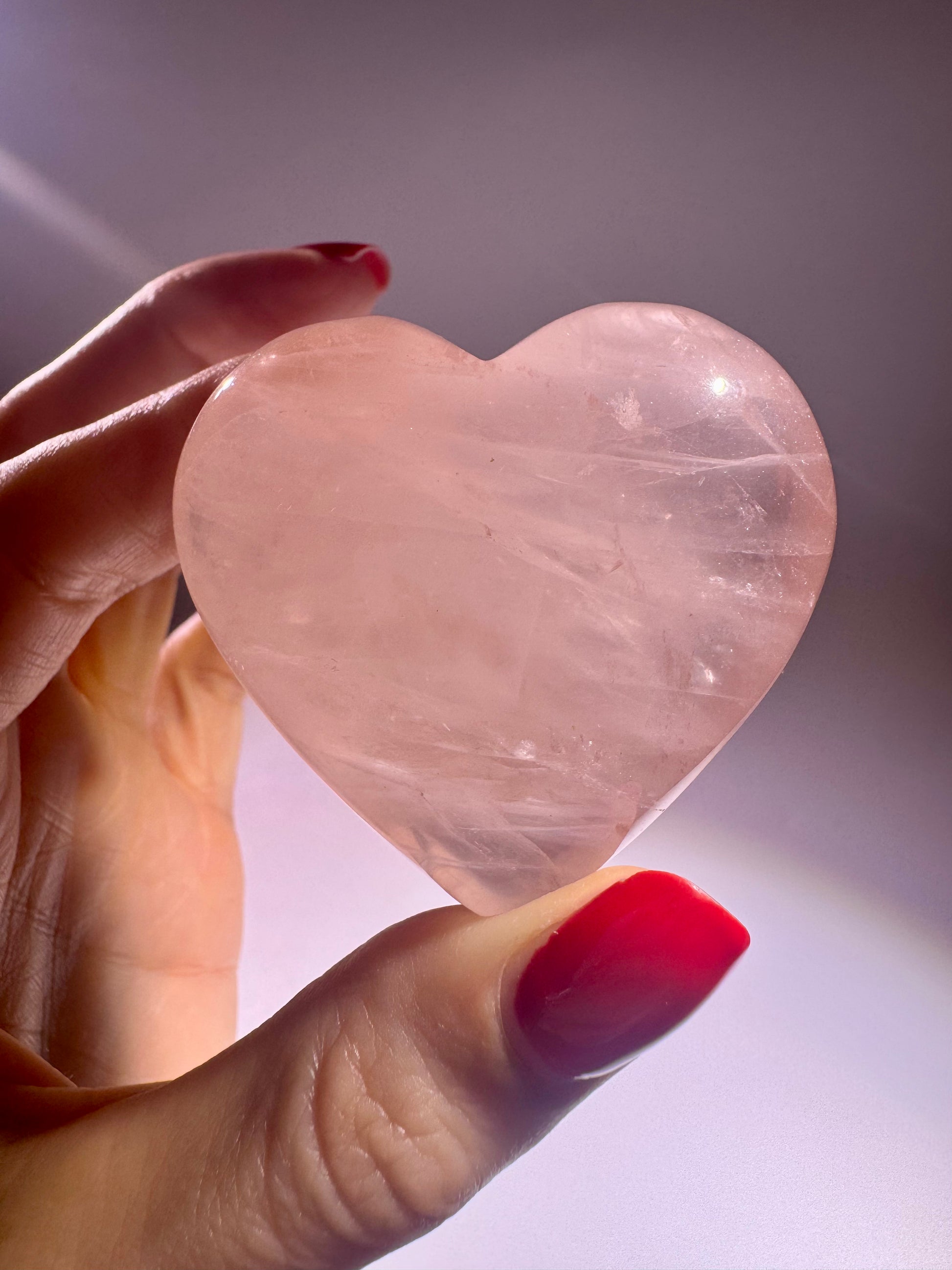 Kleines Rosenquarz-Herz in Premium-Qualität – 4,5 cm, handgeschliffen & glänzend poliert