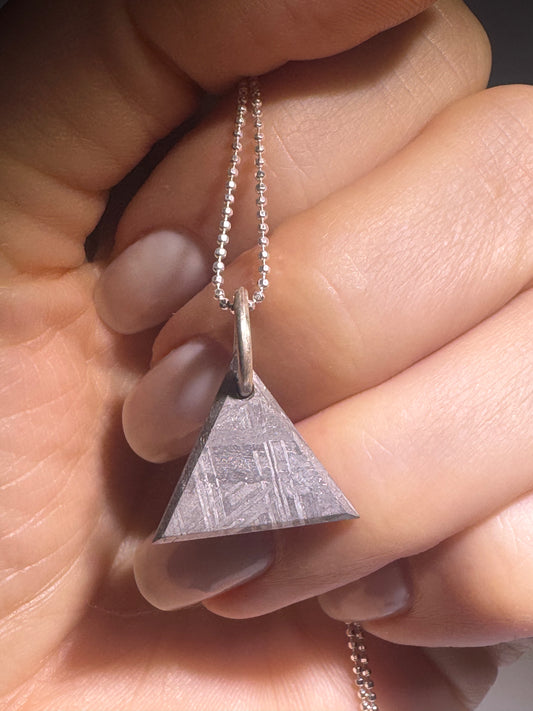 Kosmischer Meteoriten Anhänger Dreiecksform Edelstahlfassung