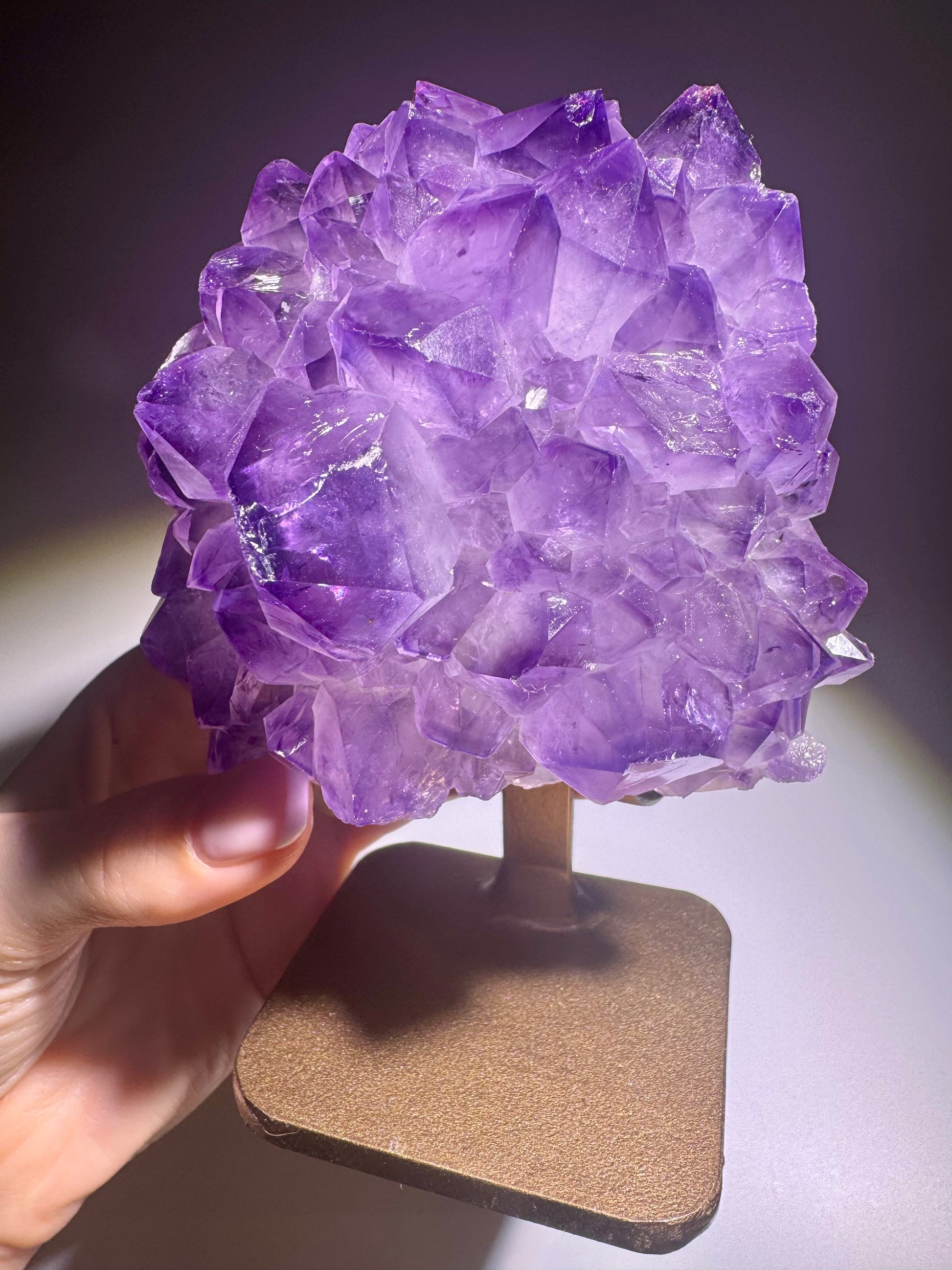 Kraftvoller Amethyst-Stalaktit-Edelstein, perfekt für Deko und Rituale