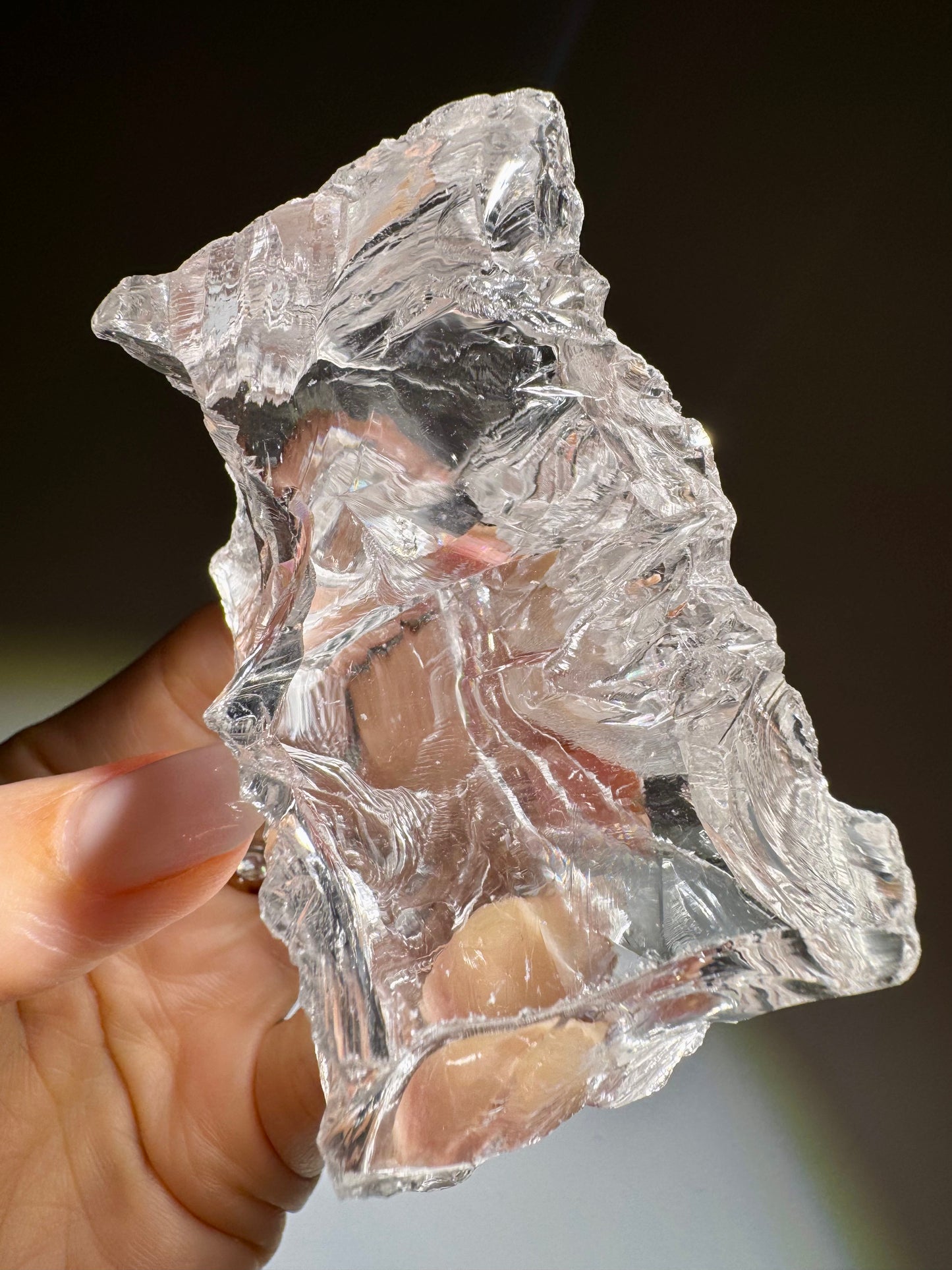 Kristall Azeztulite 7,3×4 cm, klare Energie und farbenfroher Regenbogen
