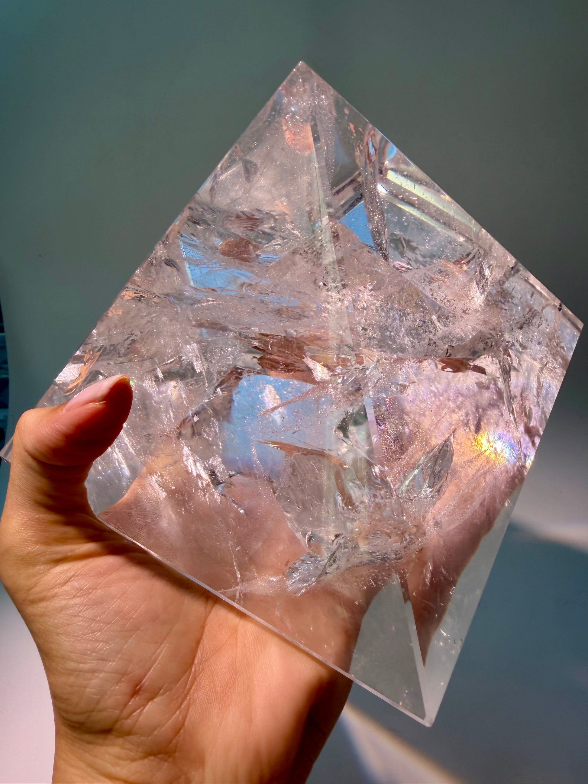 Kristall XL Lemurian Pyramide 14,2 × 14,2 × 10,5 cm, riesig, extra klar, 2,19 kg, Brasilien