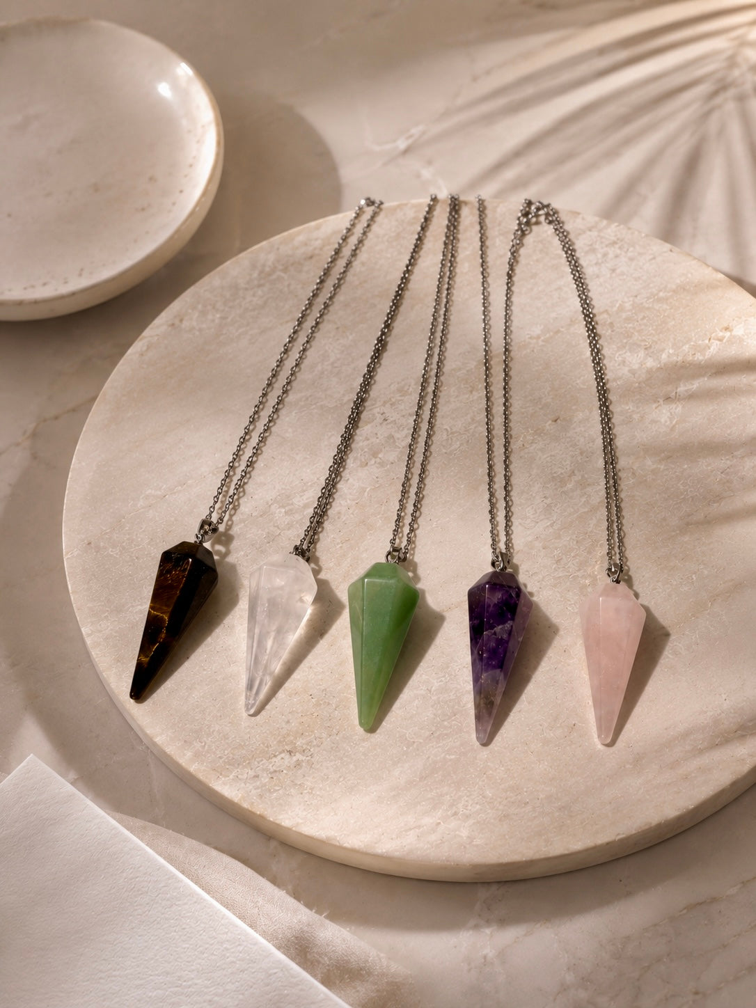 Kristallanhänger Hexagon – Bergkristall, Amethyst, Rosenquarz, Tigerauge oder Aventurin