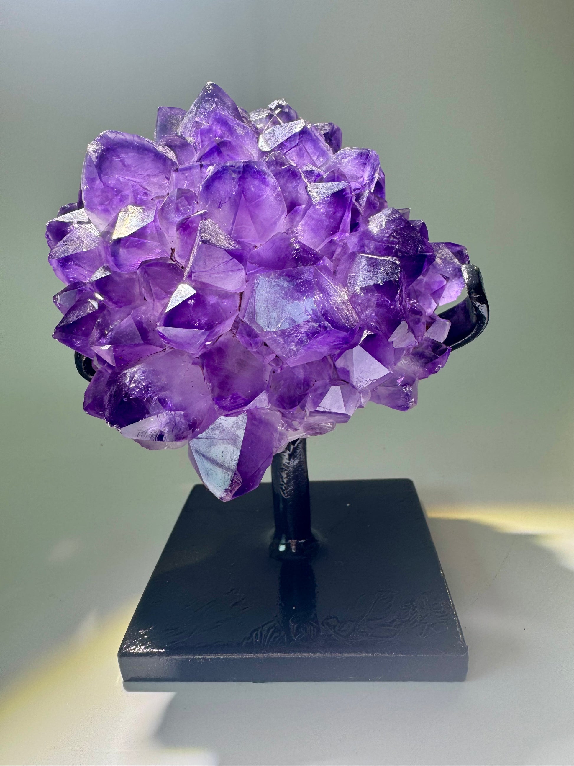 Kristallblüte Amethyst – High-Quality Einzelstück mit Ständer, 10 cm