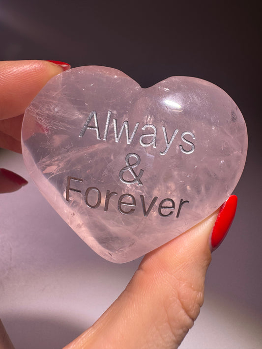 Kristallherz aus extra klarem Ice Rose Quartz – 6 cm, Silbergravur always and forever