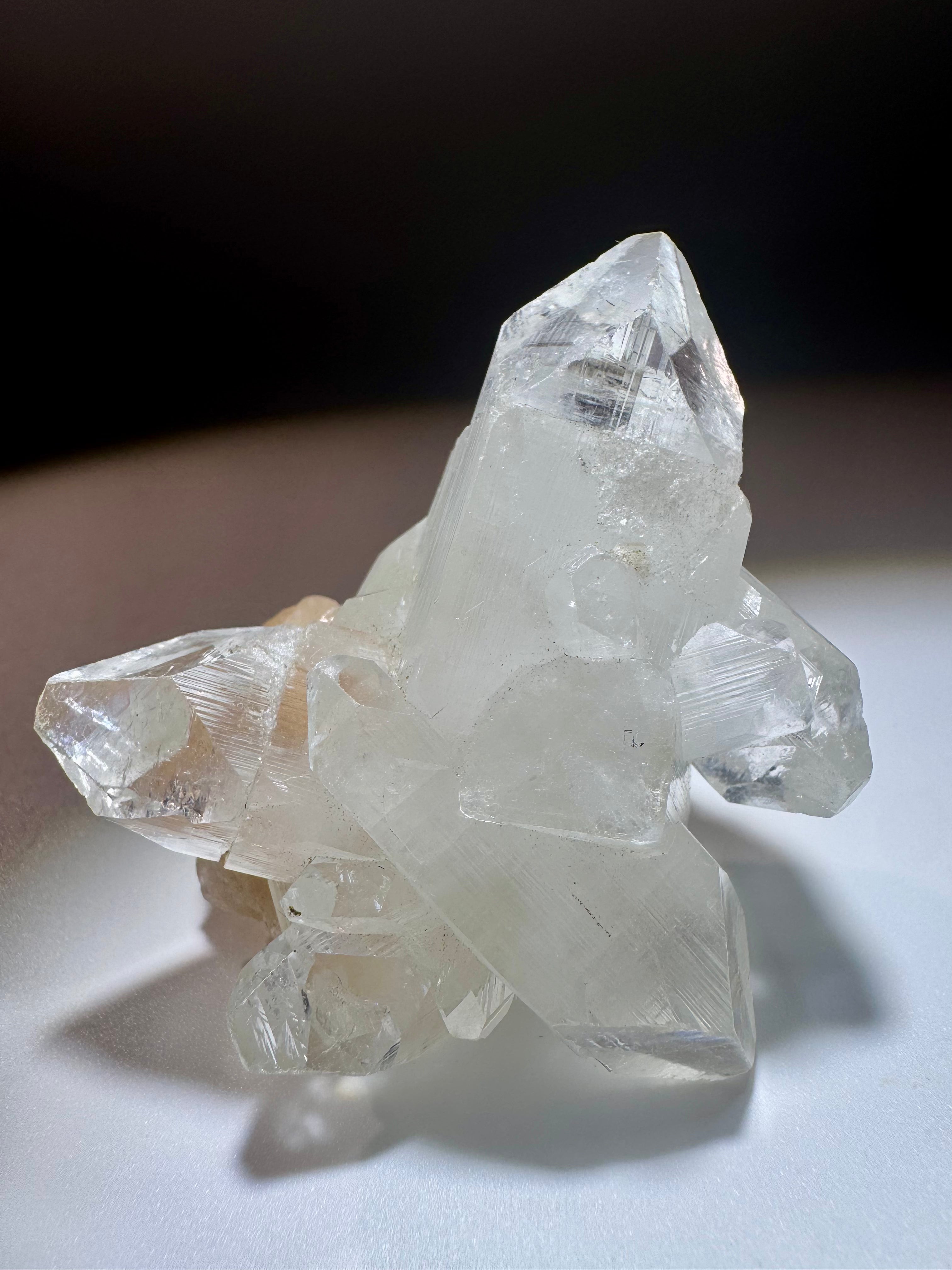 Kristallklarer Diamond Apophyllit mit Desmin – 82 g, faszinierende Kombination & höchste Qualität