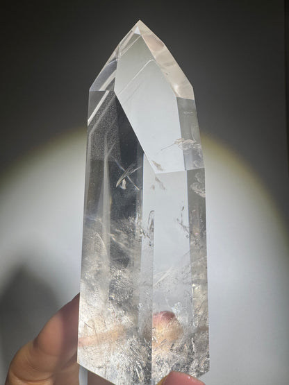 Kristallspitze mit Phantom, klarer Quarz, 10.7 cm