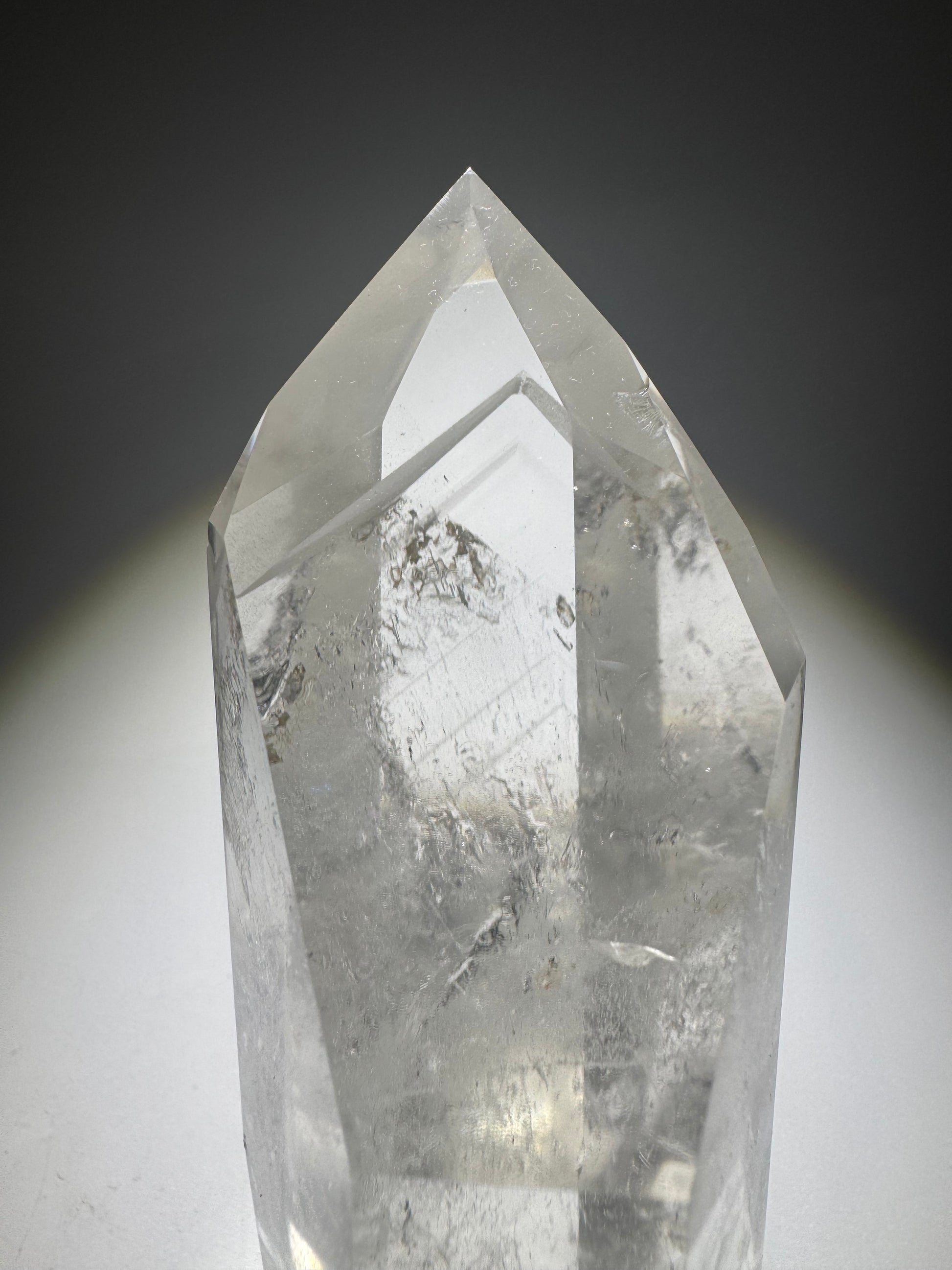 Kristallspitze mit Schleier-Einschlüssen, 11.5cm, 1A-Qualität