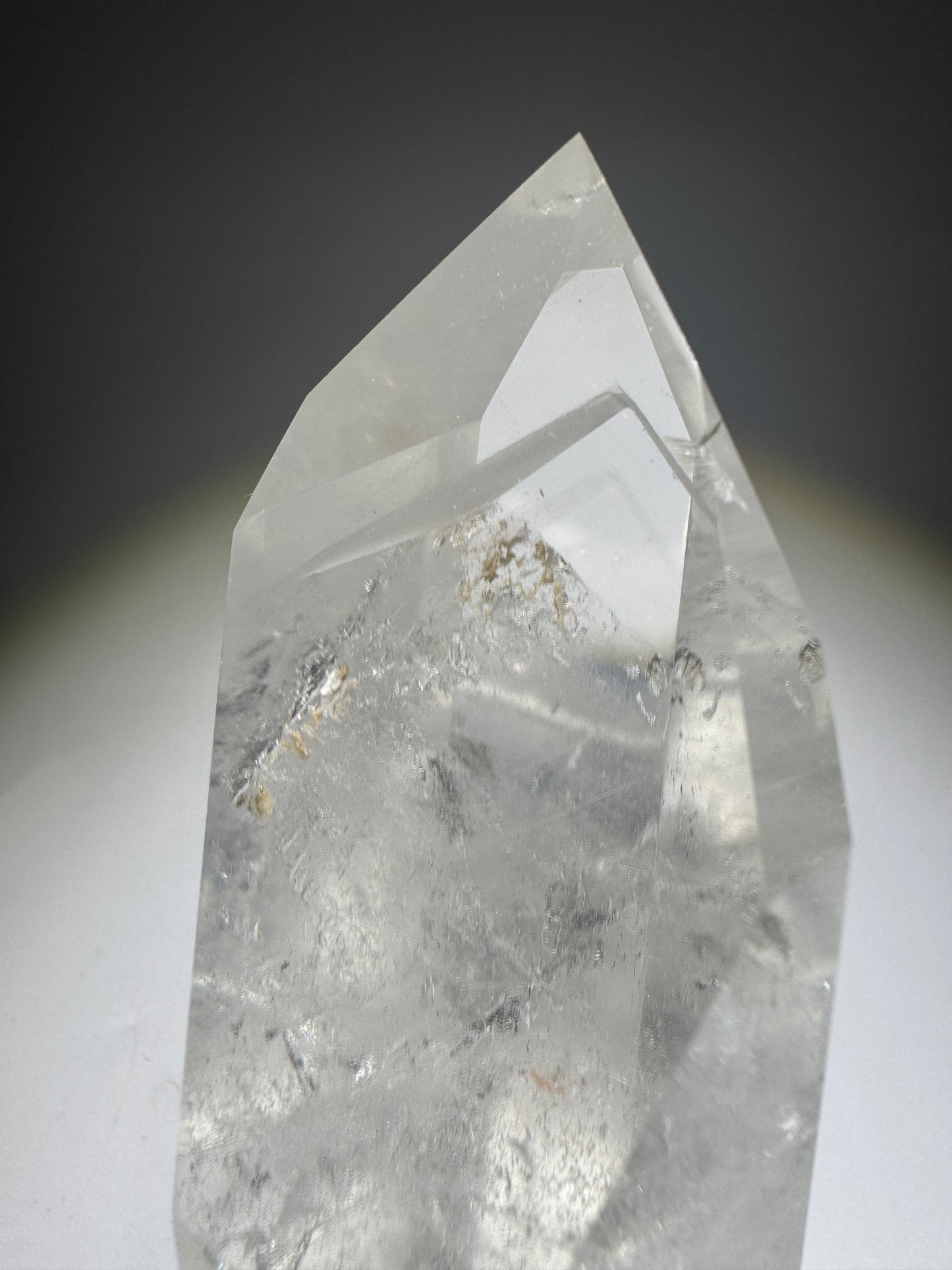 Kristallspitze mit Schleier-Einschlüssen, 11.5cm, 1A-Qualität