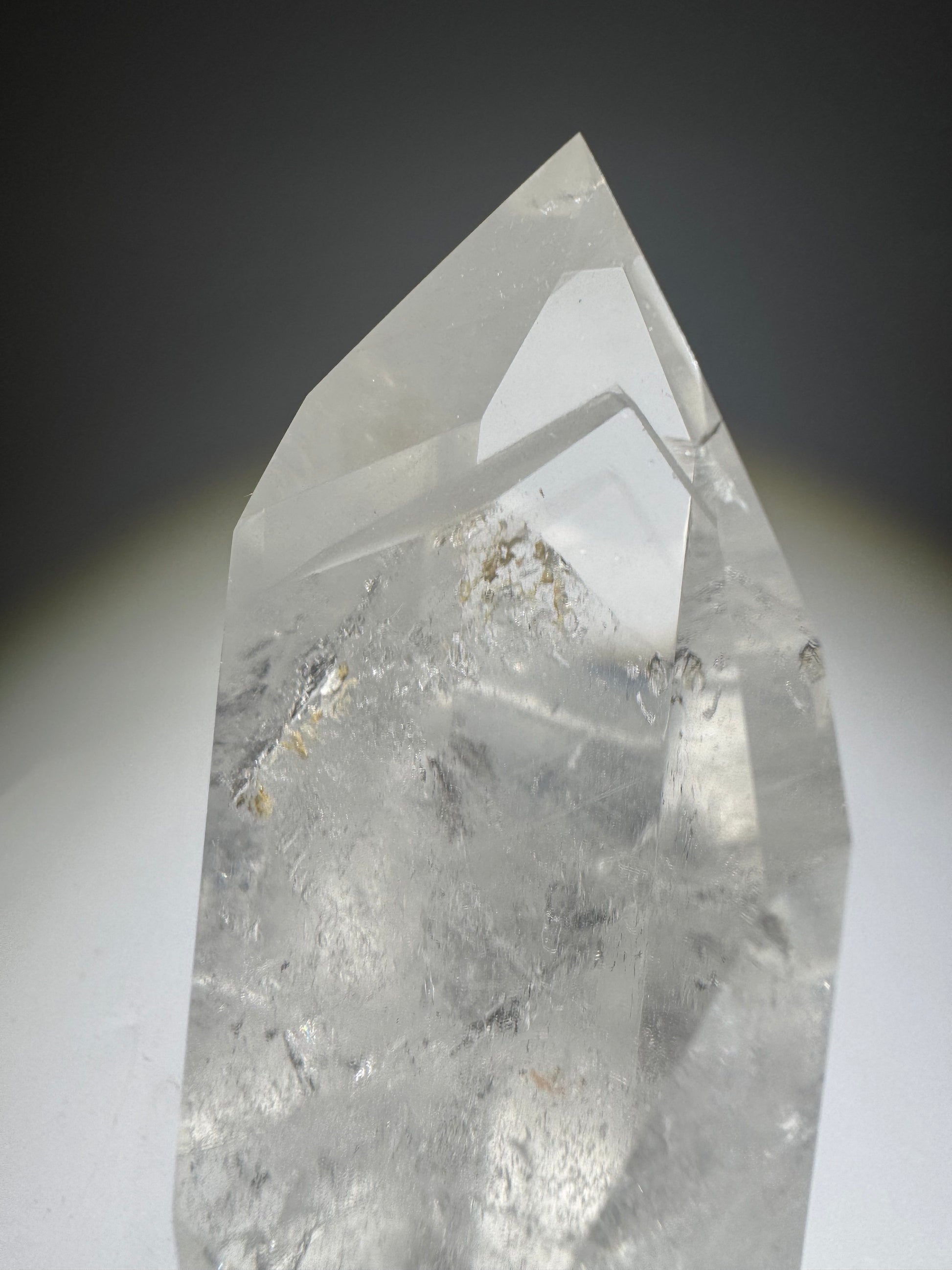 Kristallspitze mit Schleier-Einschlüssen, 11.5cm, 1A-Qualität