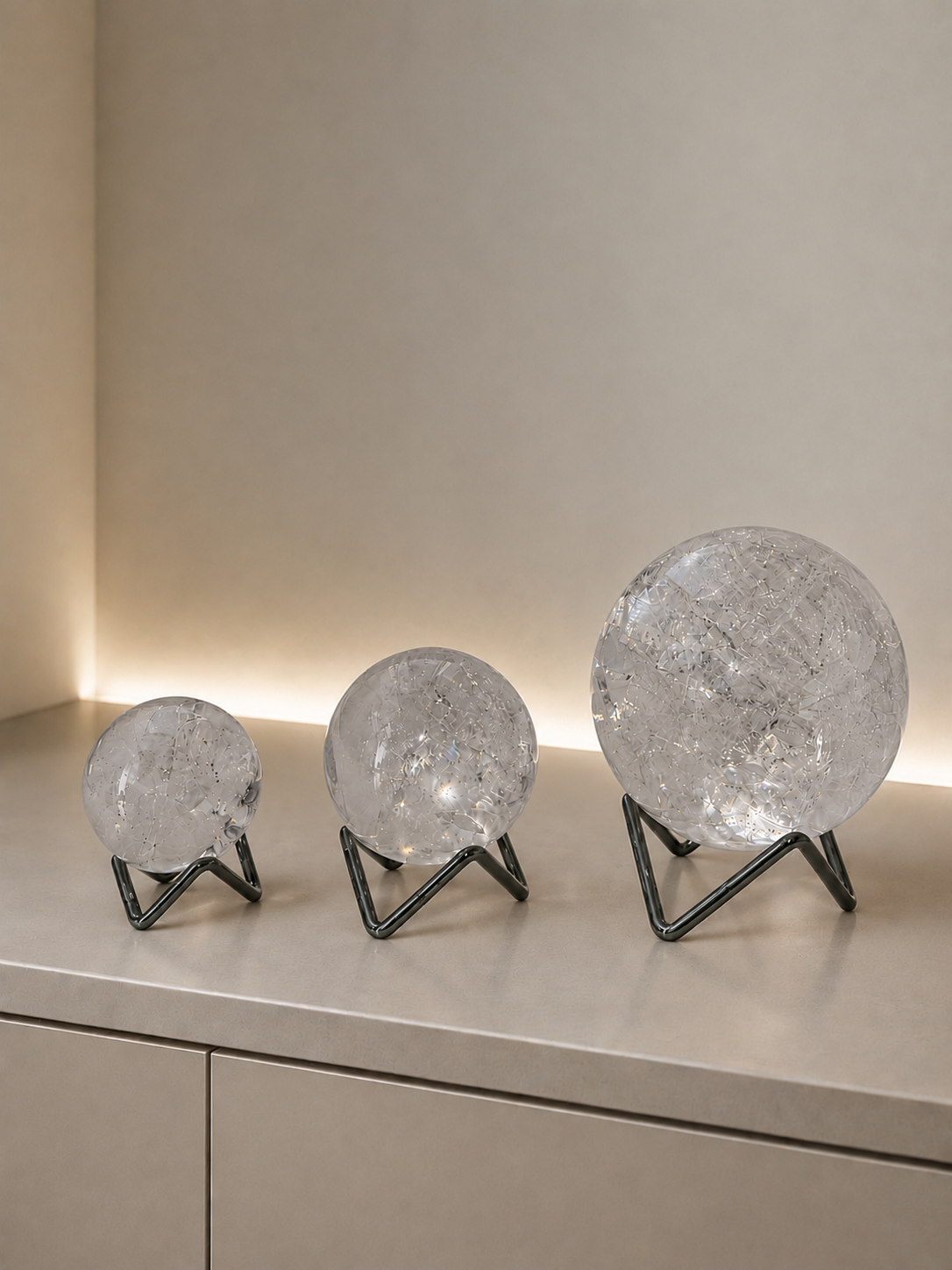 Kristallständer für Kristallkugeln in Silber, Anthrazit, Gold oder Roségold