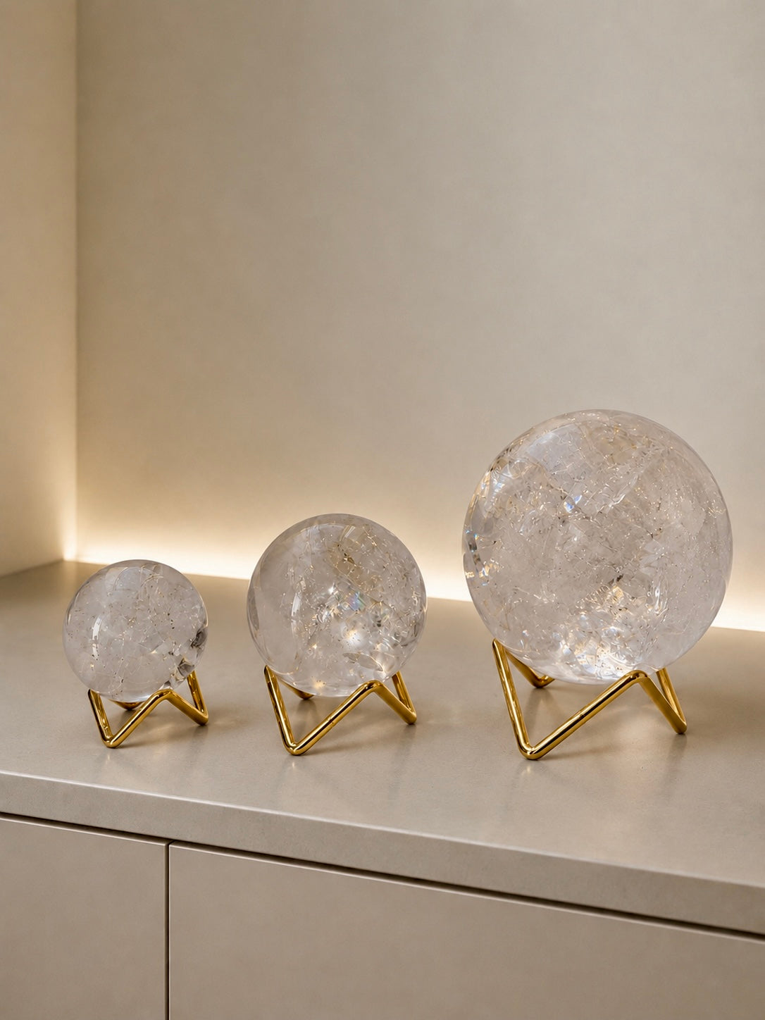 Kristallständer für Kugeln in Silber, Anthrazit, Gelbgold oder Roségold