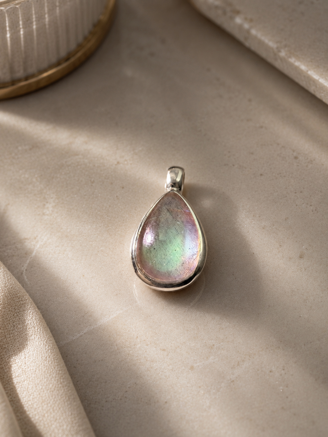Labradorit Anhänger 1,7 cm | 925 Sterling Silber | Schimmernder Edelstein