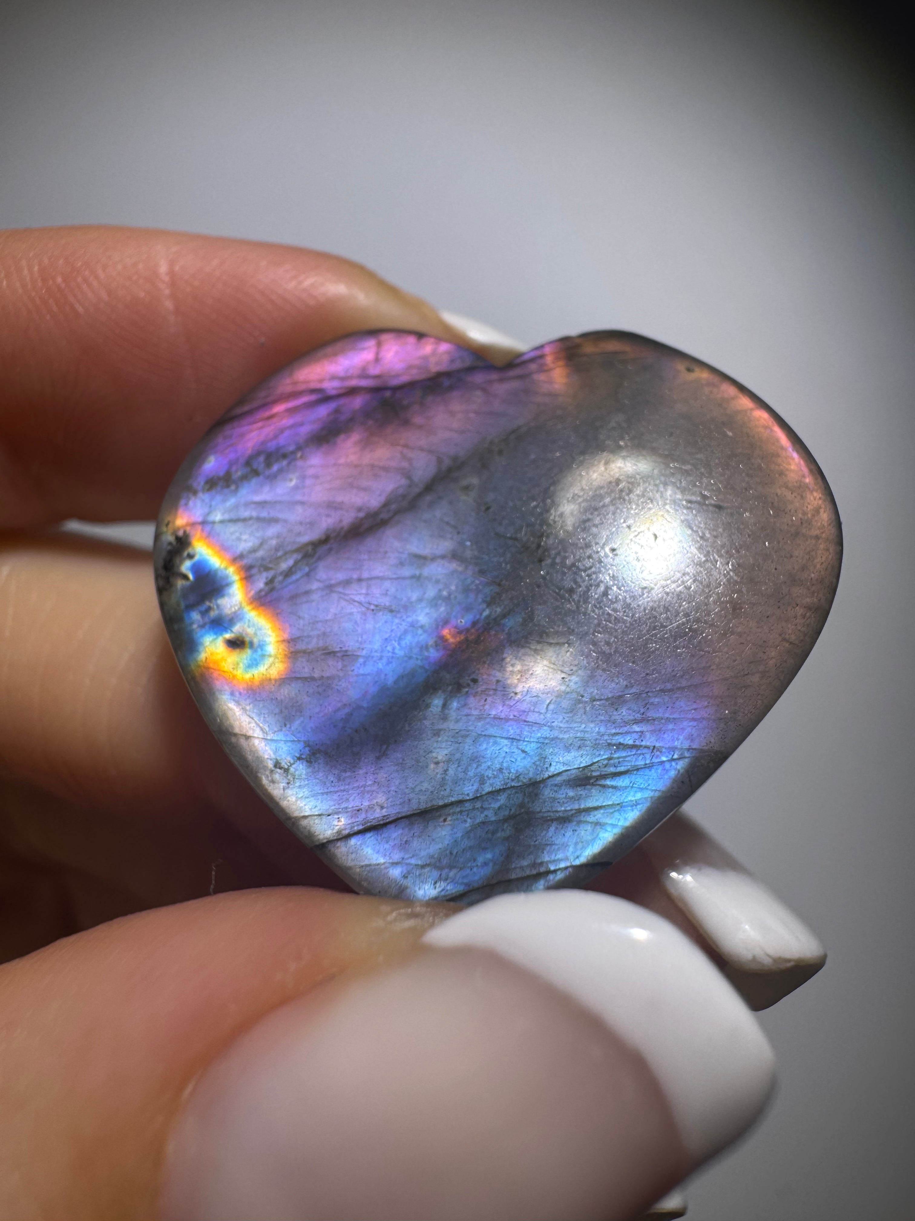 Labradorit Kristallherz handmade mit intensivem Full Flash Madagaskar