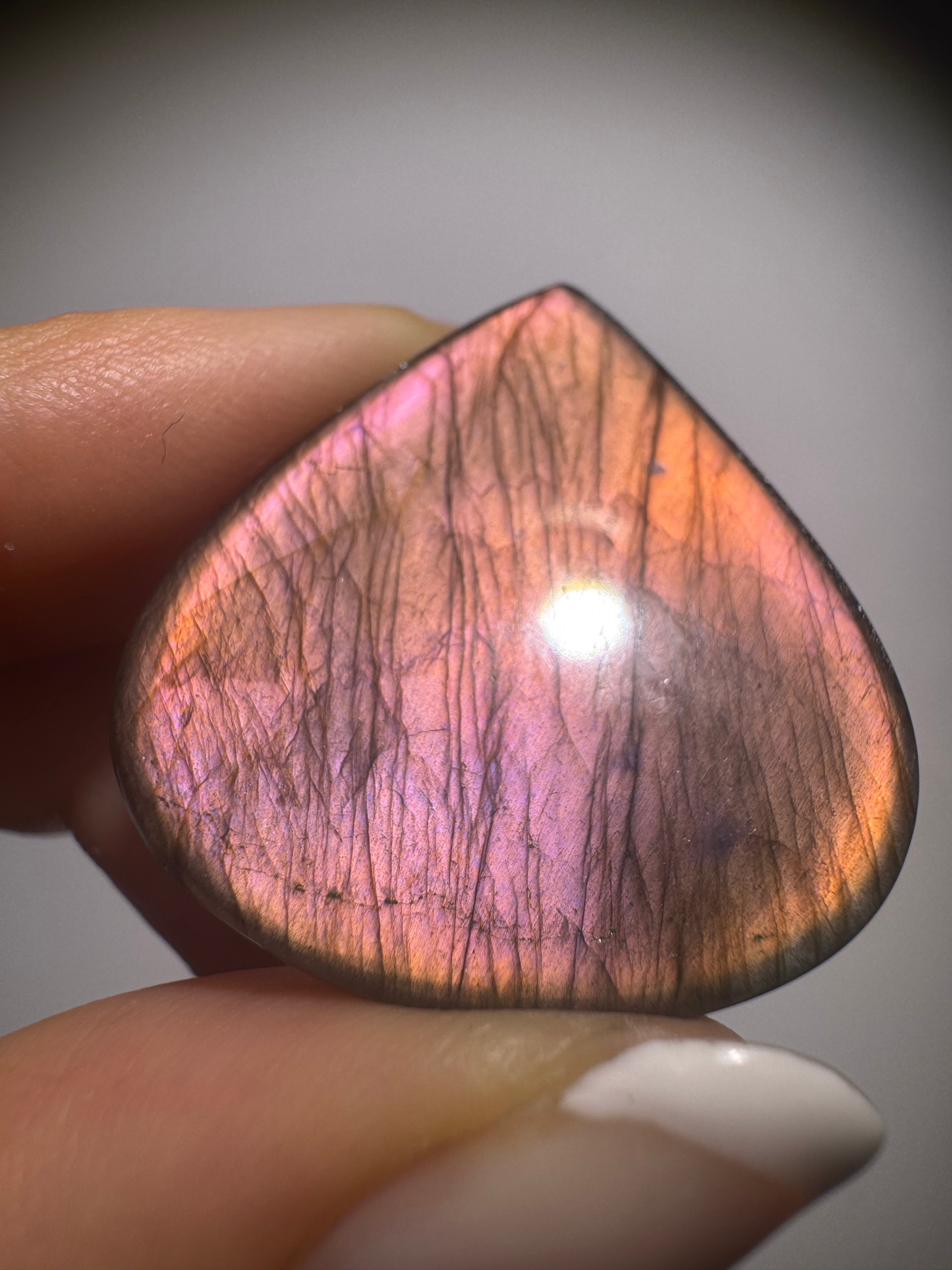 Labradorit Schmuckstein pink handmade 3 cm