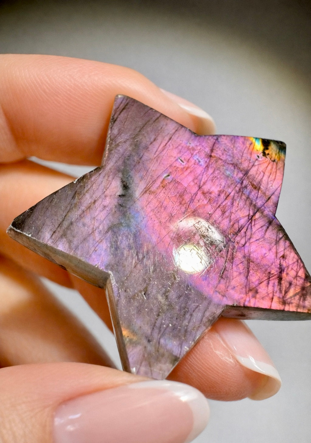 Labradorit Stern 3.2 cm – Magischer Pink-Lila Schimmer
