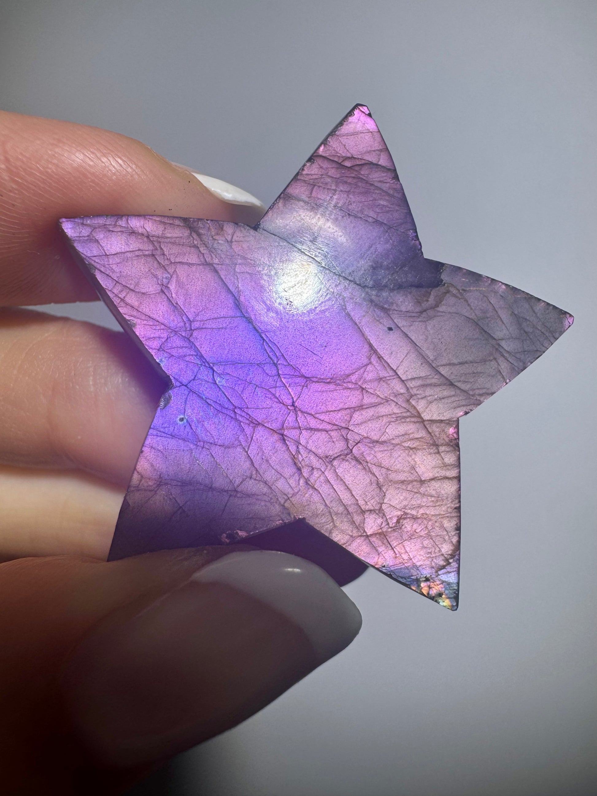 Labradorit Unikat mit schwarz-pink-blauer Rückseite