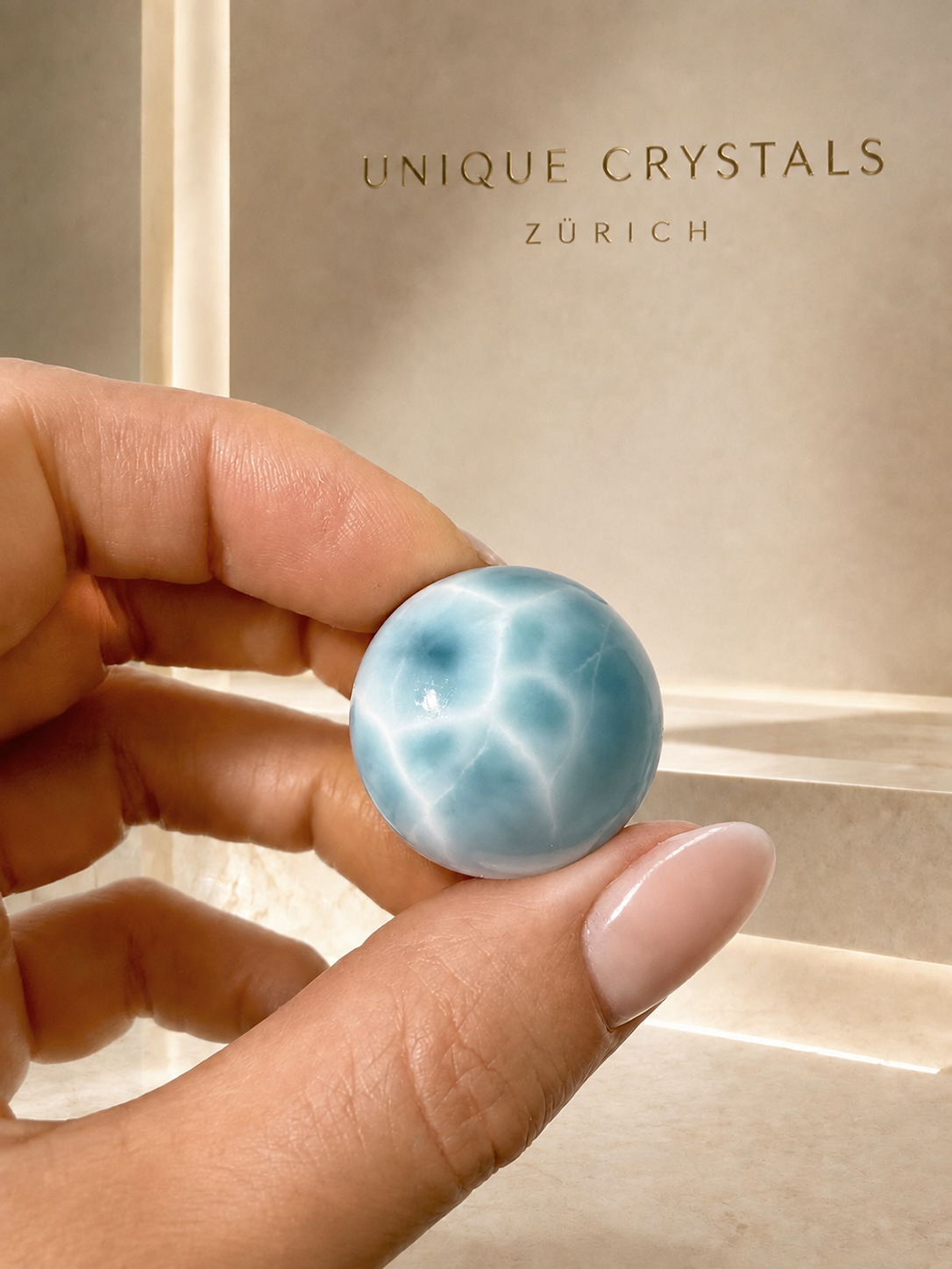Larimar Kristallkugel 2,1 cm, 15 g, seltener karibischer Edelstein | UNIQUE CRYSTALS
