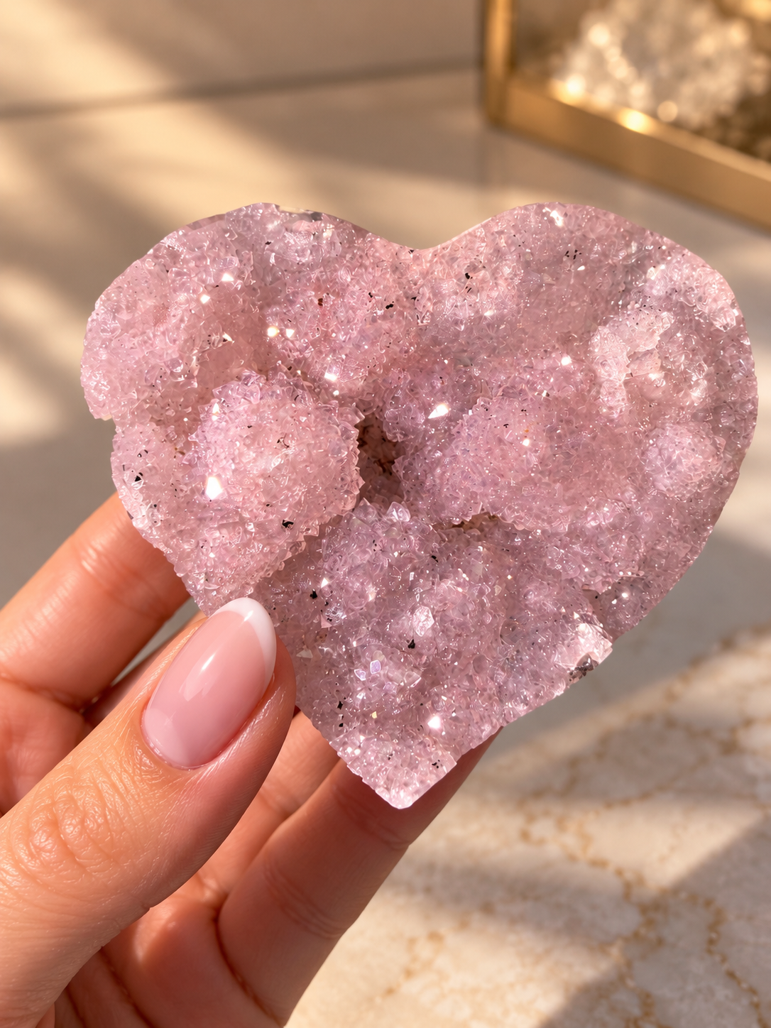 Lavendel Rainbow Amethyst Herz – natürliche Kristallisation aus Uruguay
