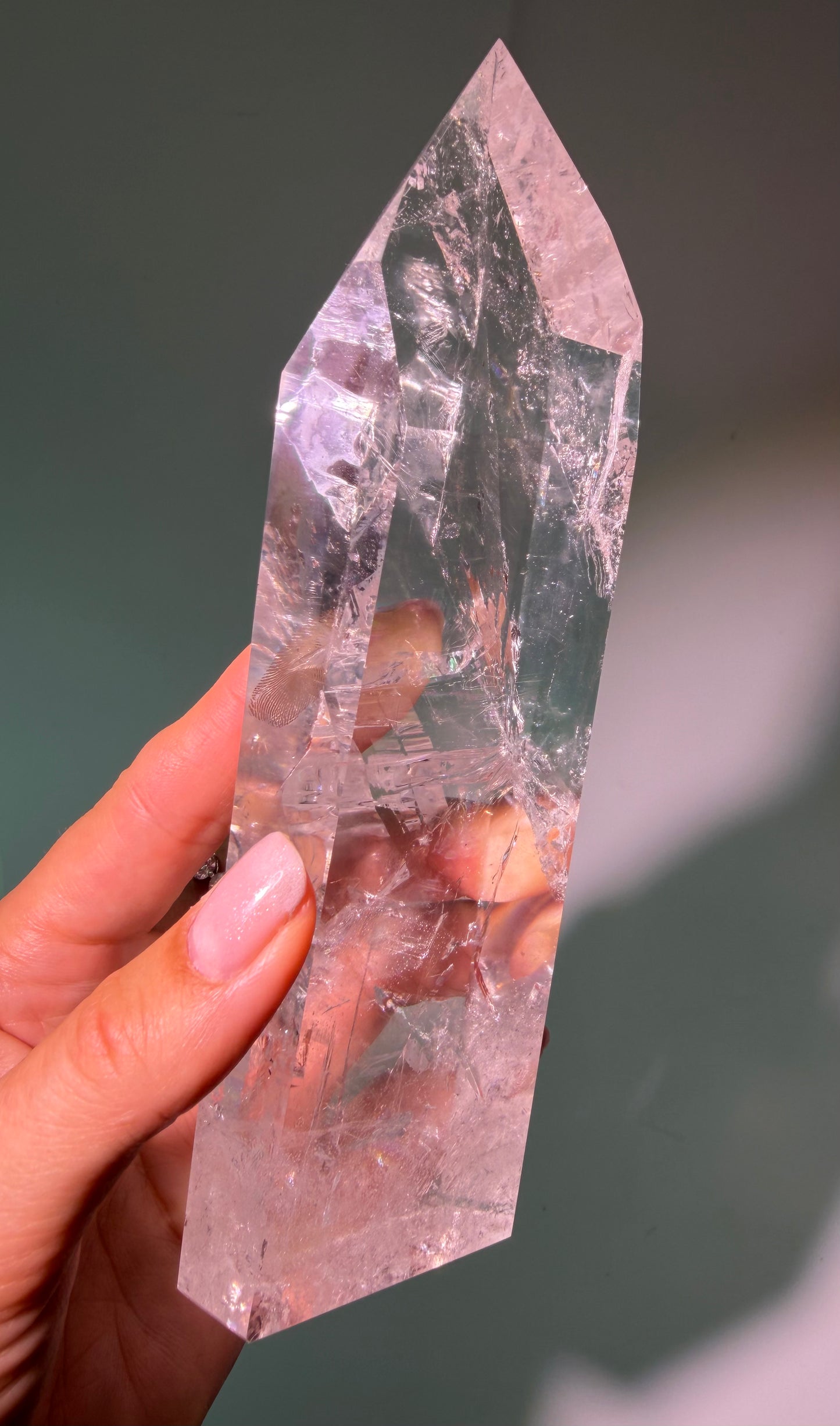     Lemurian Bergkristall in Premium-Qualität 1A mit innerem Feuer und Regenbogen, 473 g 

