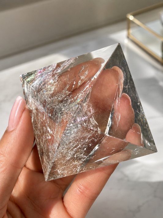 Lemurian Kristall Pyramide 6 cm – Extra klarer Edelstein aus Brasilien