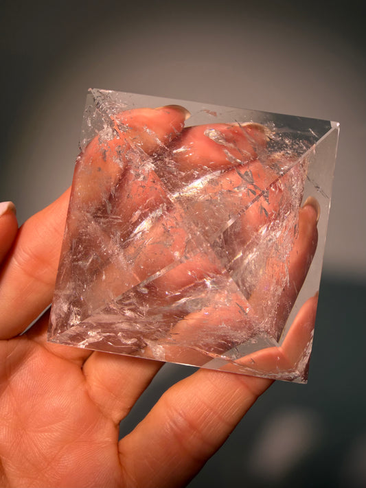 Lemurian Kristall Pyramiden, klare Bergkristalle für Meditation und höheren Selbst