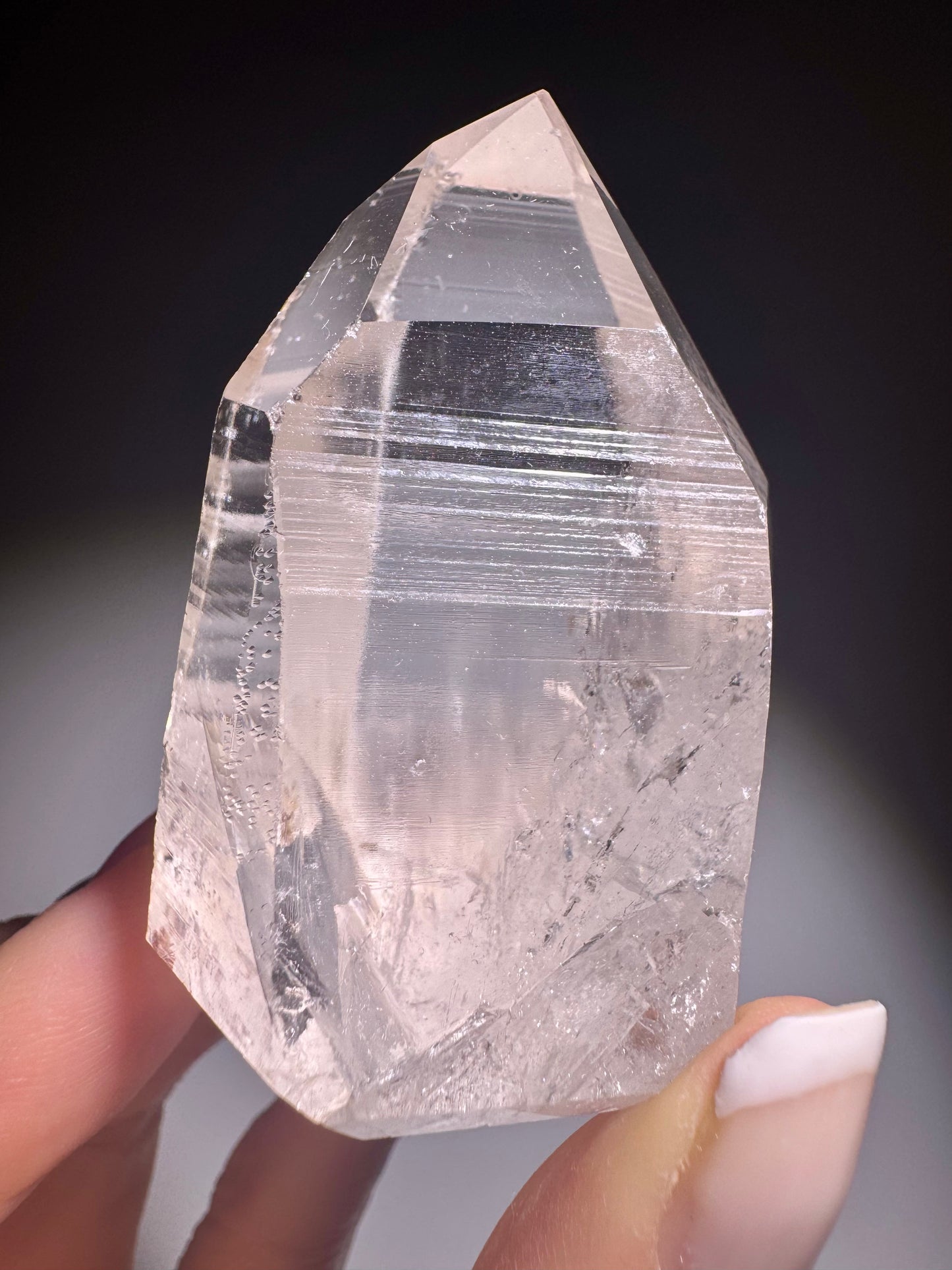 Lemurian Kristall mit Lichtlinien 🔮 5,5 cm – 91 g – Klar & voller Tiefe