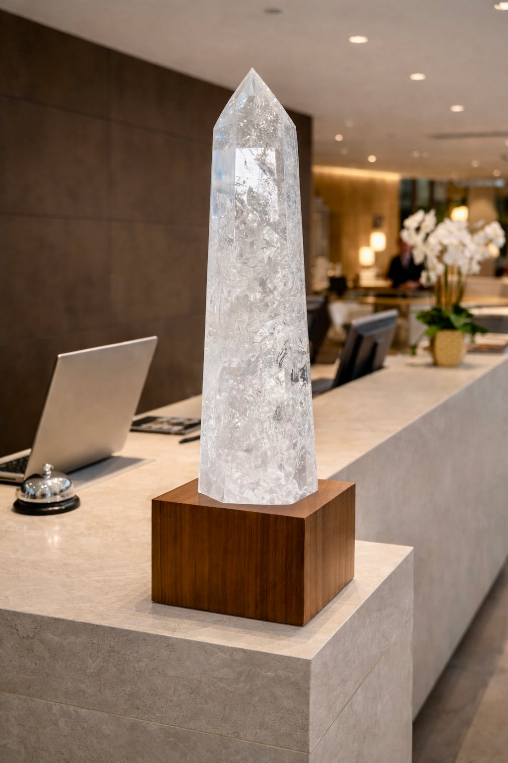 Lemurian Kristallspitze Brasilien 50 cm 5,4 kg mit Nussbaum Sockel Premium Qualität