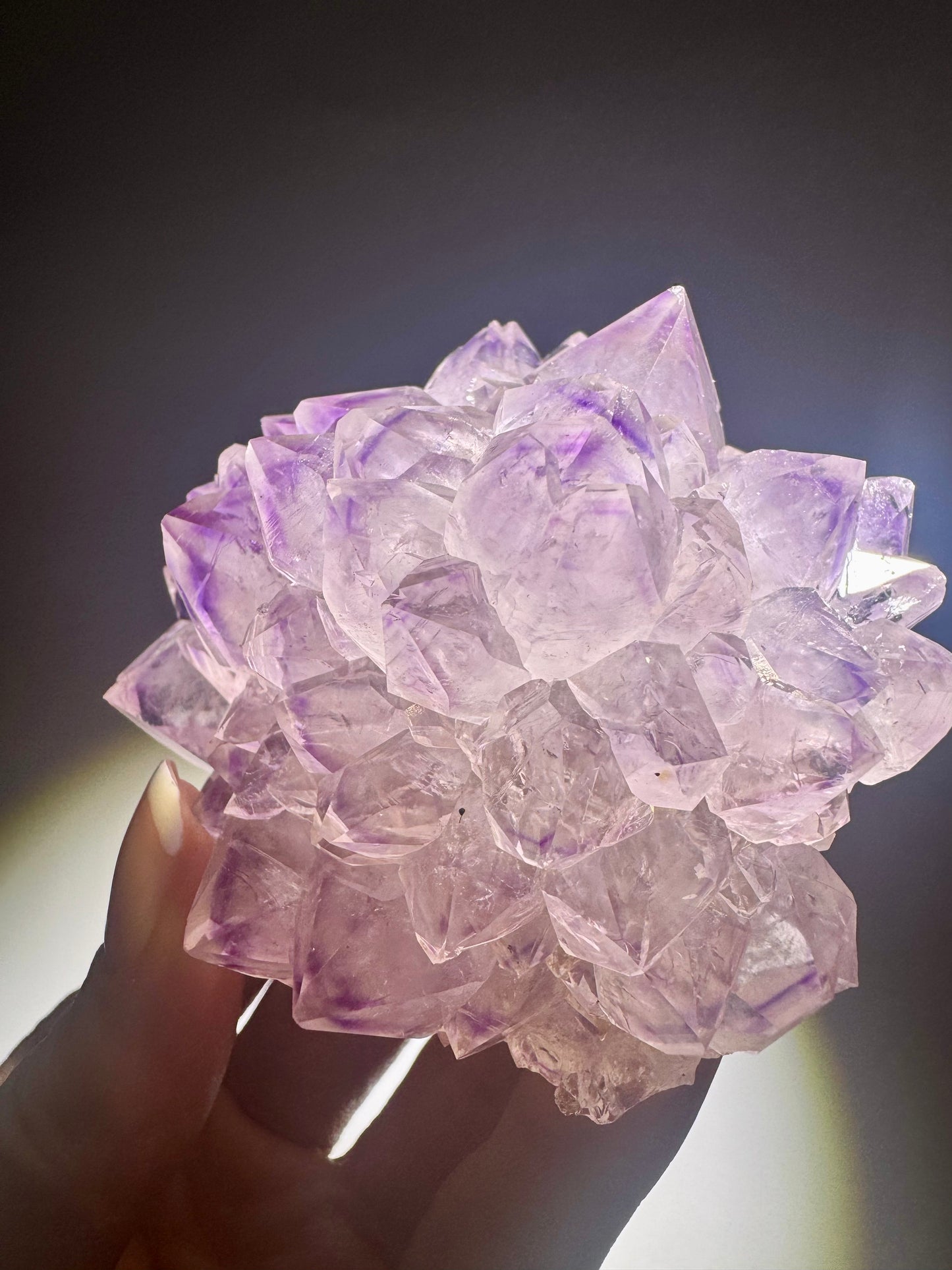 Lila Edelstein-Stalaktit aus Uruguay – Amethystblume mit Kristallen