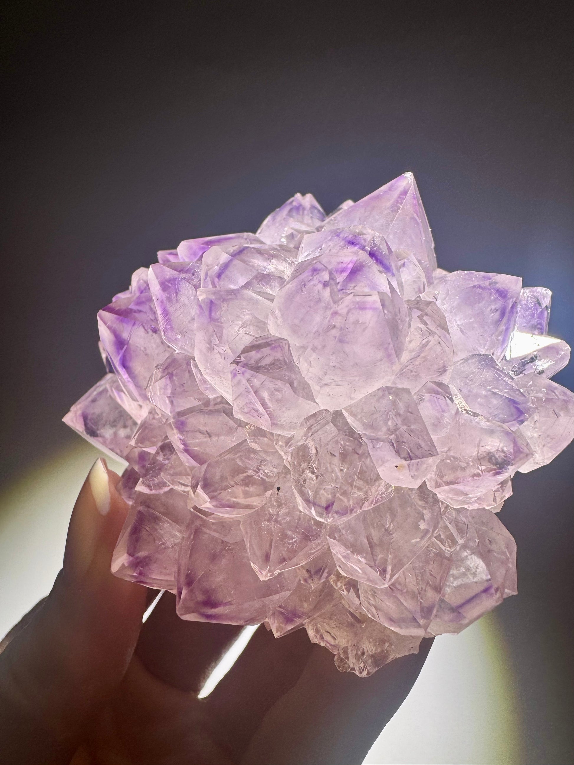 Lila Edelstein-Stalaktit aus Uruguay – Amethystblume mit Kristallen