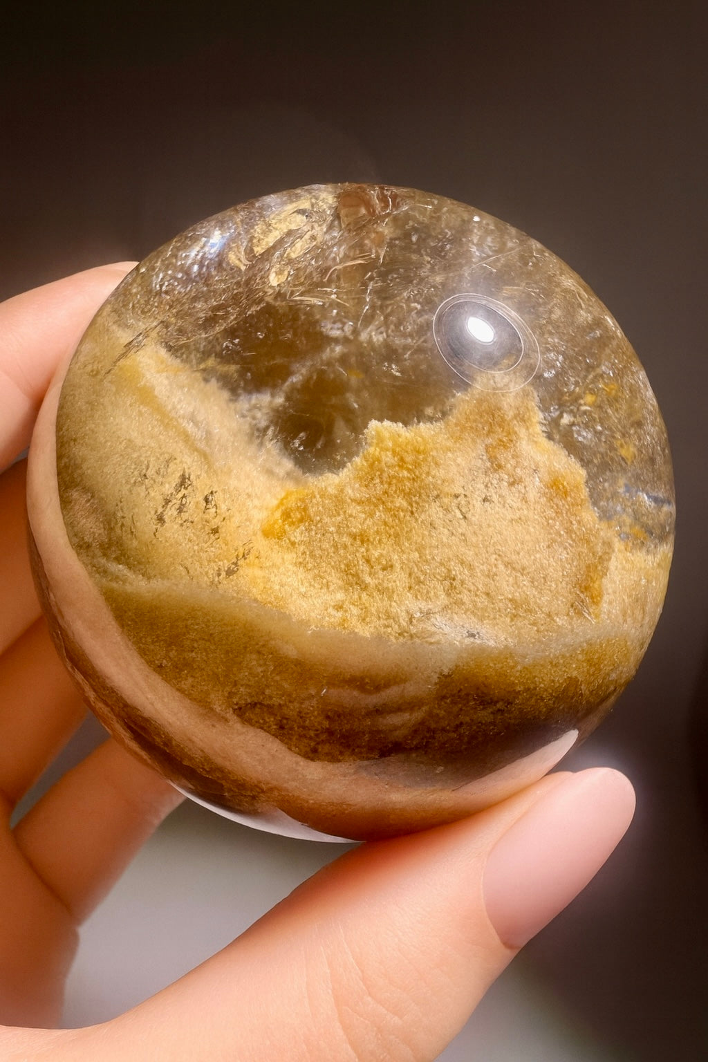 Lodolith Gartenquarz Kugel 6.6 cm – Klare Landschaft & Regenbogen
