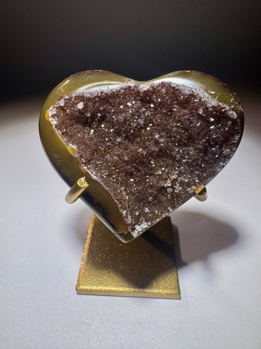 Mini Achat-Herz mit funkelnden Kristallen & goldenem Ständer – Handmade aus Brasilien