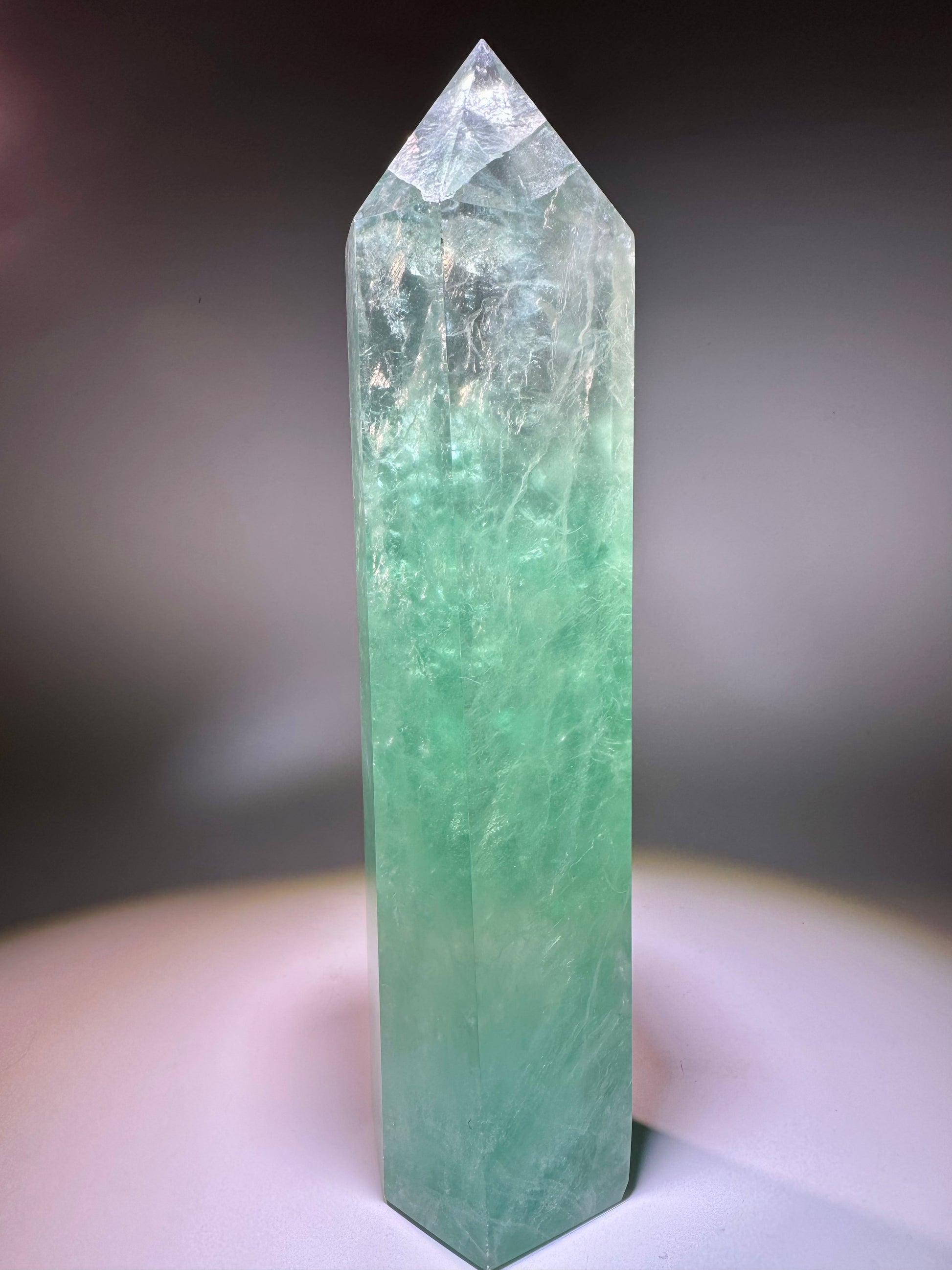 Mintgrüne Fluorit-Spitze – 25.5 cm, 1.7 kg, Brasilien, Extraqualität, Unikat