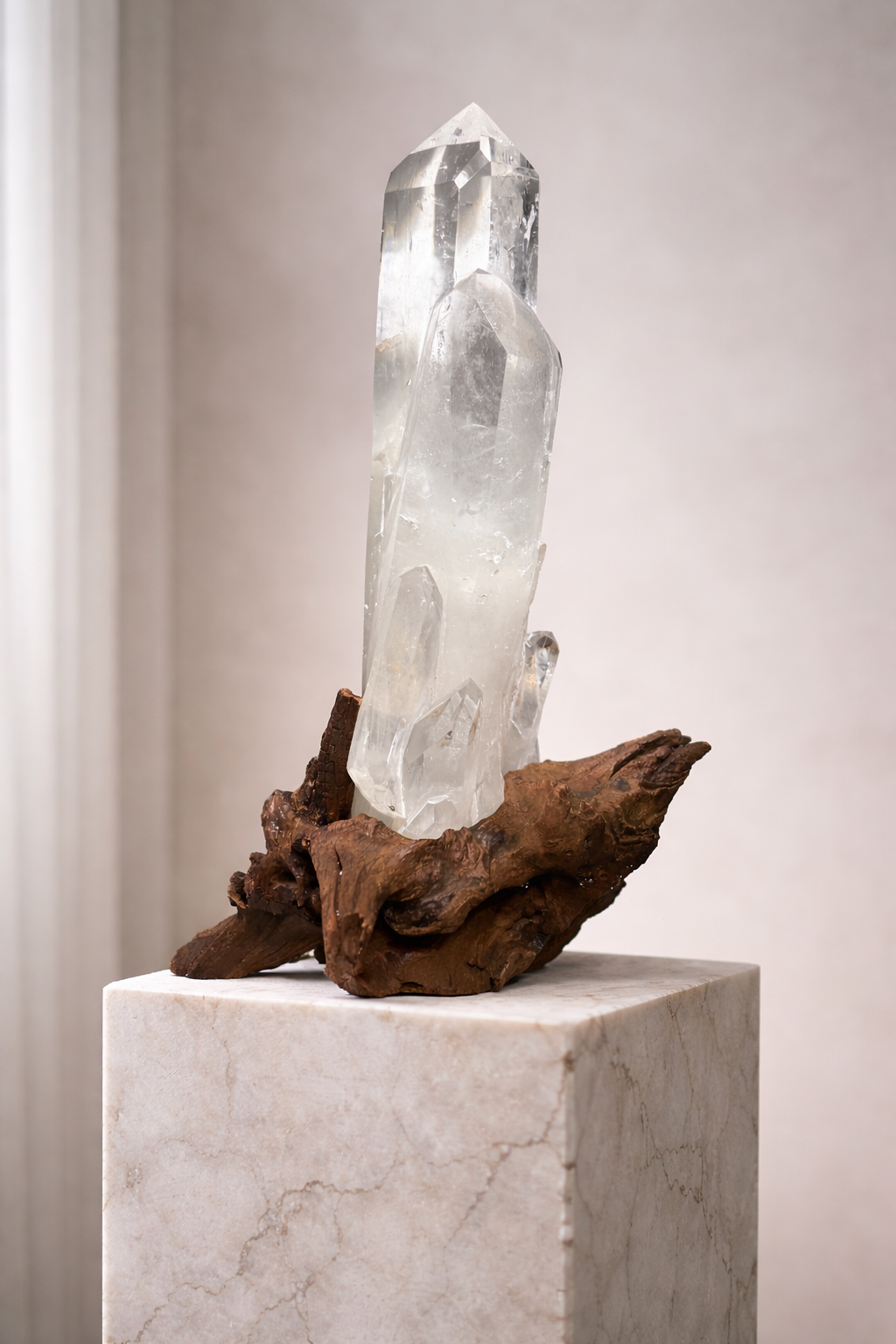 Monumentale Bergkristallspitze mit Babyspitzen und Wurzelständer, 52 cm hoch, 6 kg schwer, Unikat aus Brasilien