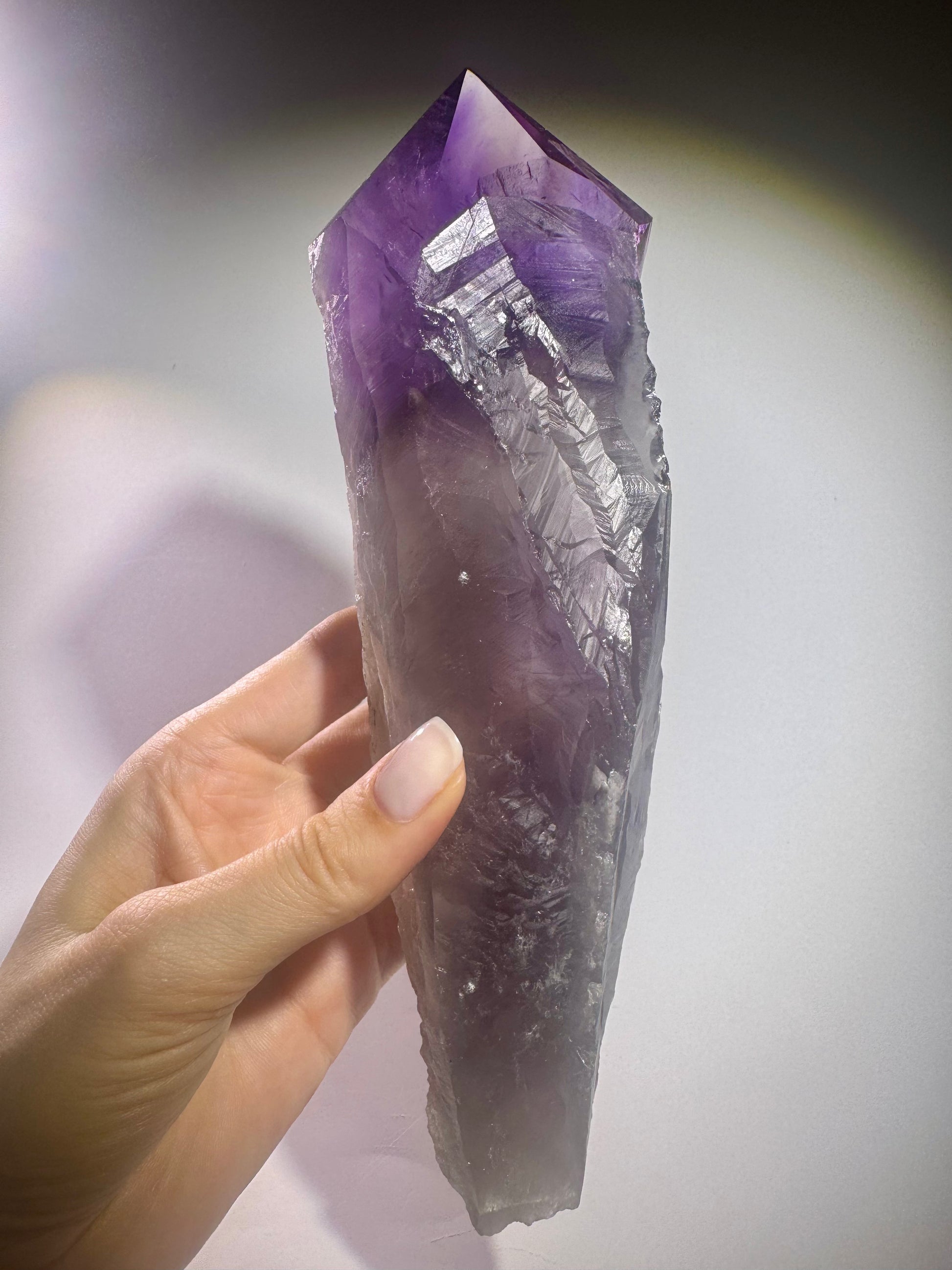 Natürlicher Amethyst Kristall mit Ametrin-Farben, Citrin-Anteil und Hollandit-Sternen – Herkunft Brasilien