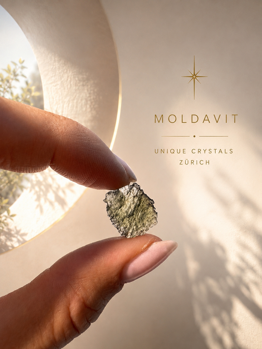 Natürlicher Moldavit 1,5 x 1,3 x 0,4 cm – Exklusives Sammlerstück