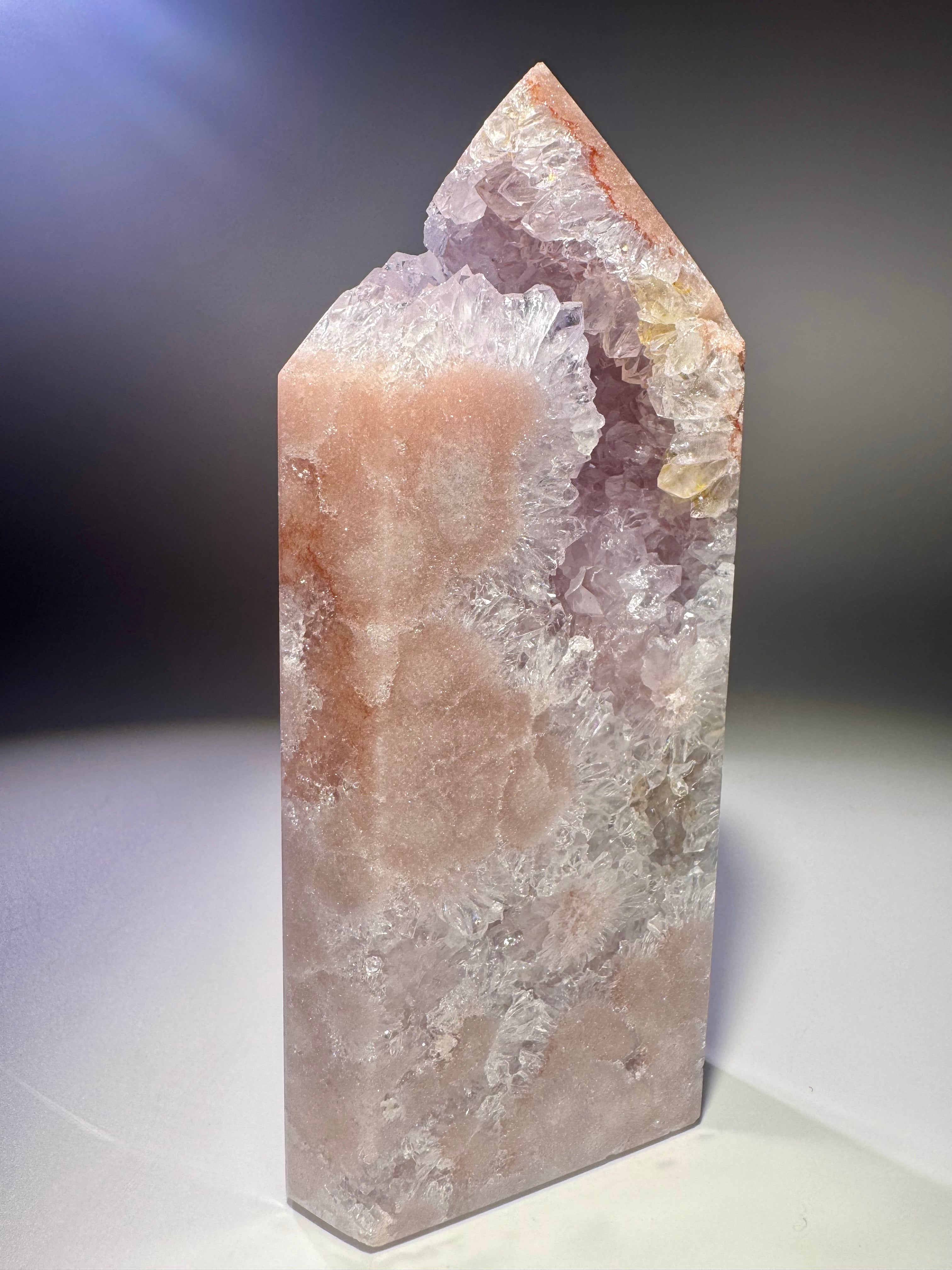 Natürlicher Pink Amethyst in seltener Blumenform aus Brasilien – mit grossen Kristallen und feinem Glanz