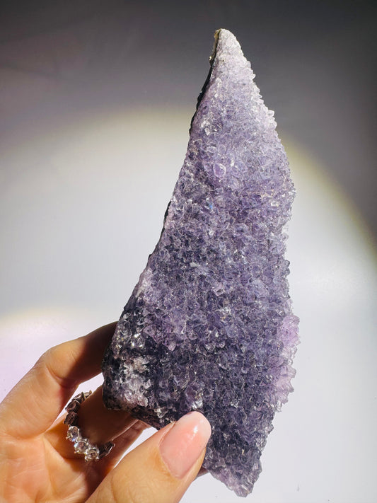 Natur-Amethyst-Druse 15,5 x 6,5 cm, 200 g – violette Kristallgruppe für Meditation, innere Ruhe, Schutz und harmonische Energie im Raum