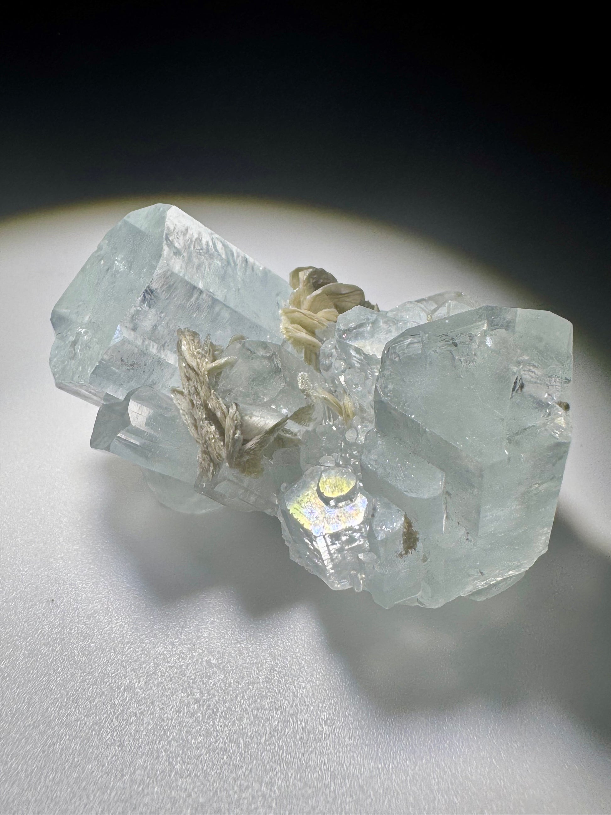 Naturbelassener Aquamarin mit markanten Spitzen – Himalaya-Fund