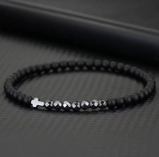 Onyx-Armband mit facettierten Hämatitperlen & Kreuz – 19,5 cm, Unisex