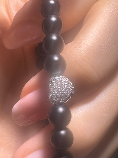 Onyx Armband mit funkelndem Herz-Charm – Eleganter Edelsteinschmuck