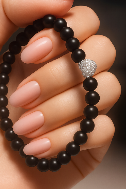 Onyx Edelstein-Armband 6 mm mit Herz-Charm
