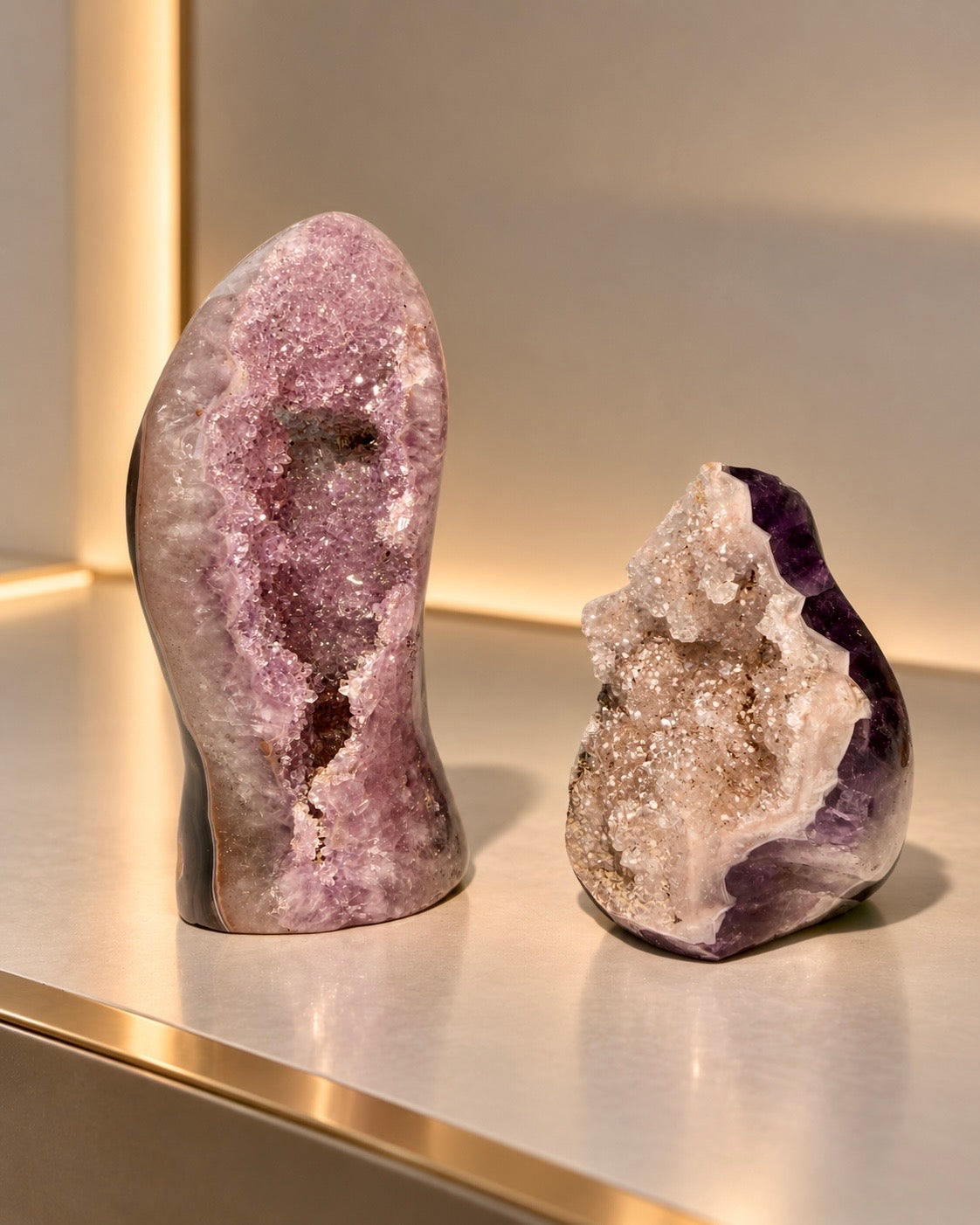 Pastell Rainbow Amethyst Freiform aus Uruguay mit Achatbänderung